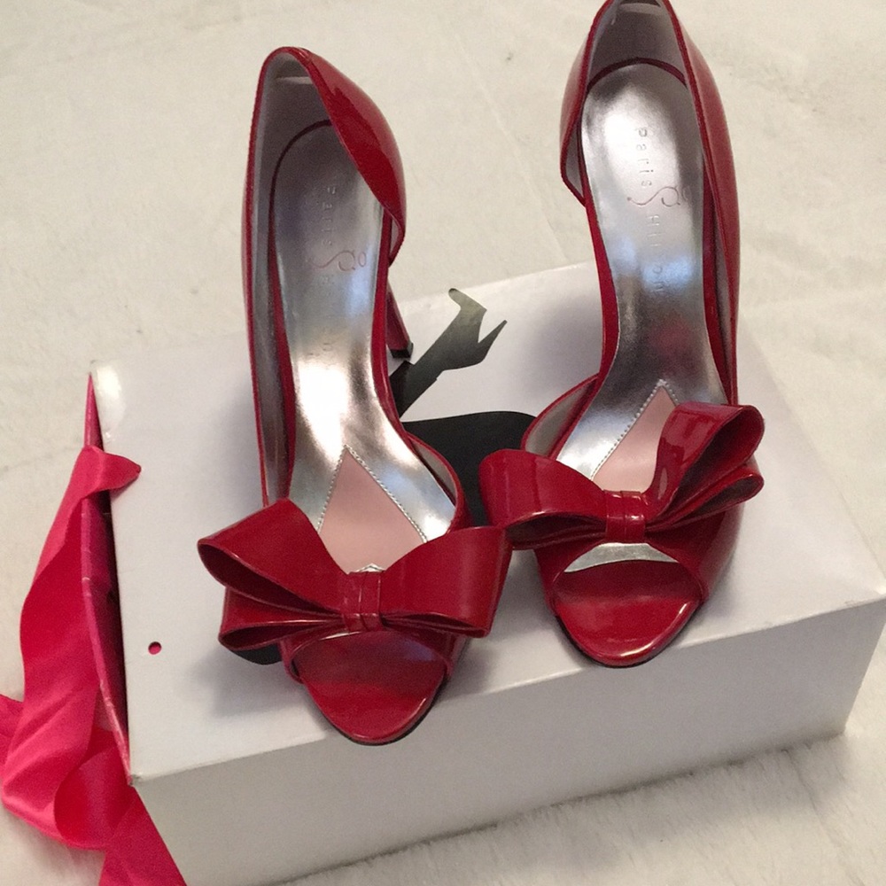 Paris Hilton heel
